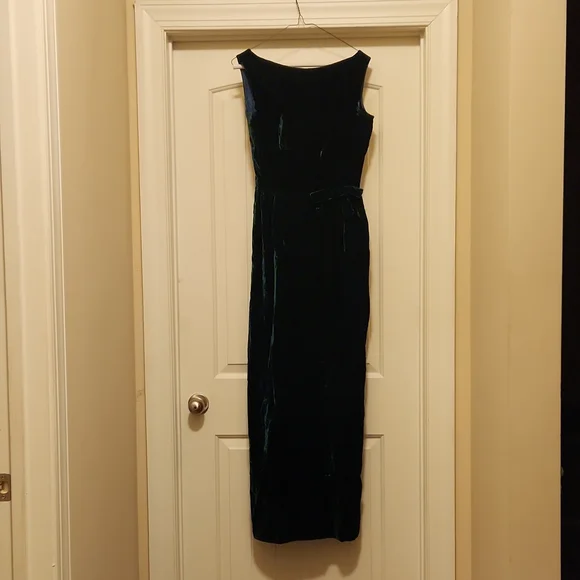 Custom made green velvet gown! - Picture 11 of 11
